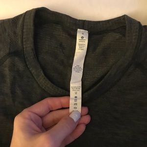 Lulu lemon size 4 Long sleeved tee